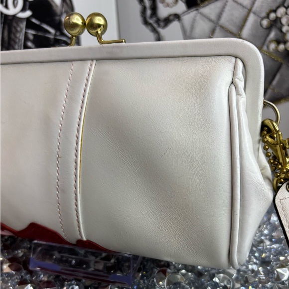 Coach 05’ poppy floral appliqué vintage RARE Poppy for Peace Kisslock EUC - Picture 12 of 16